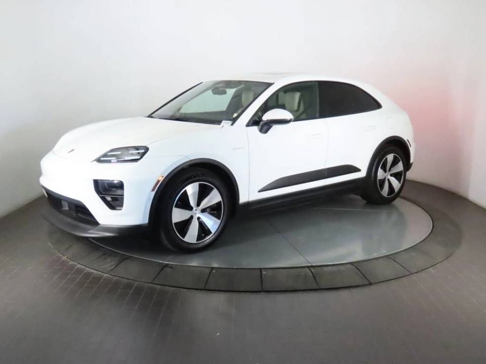 2025 Porsche Macan Base