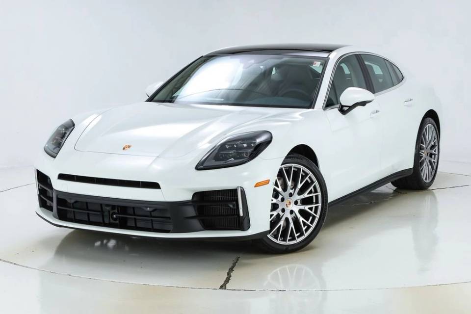 2026 Porsche Panamera 4
