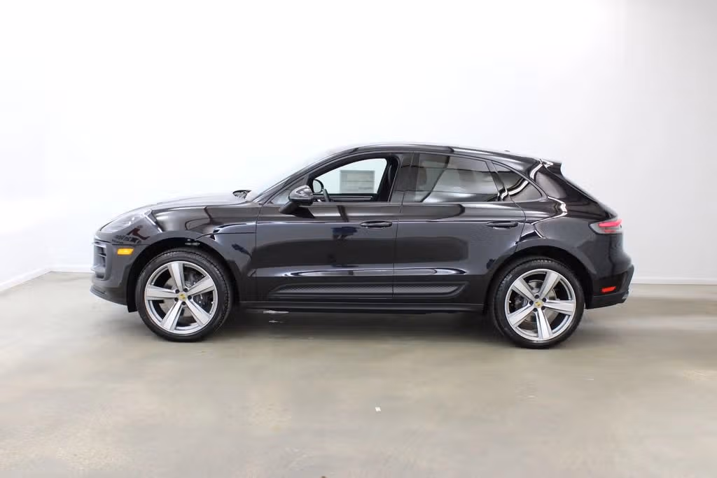 2025 Porsche Macan - Photo 12