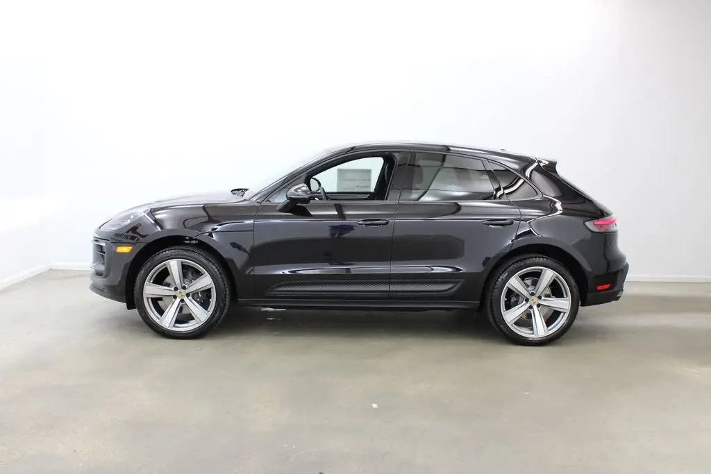 2025 Porsche Macan - Photo 16