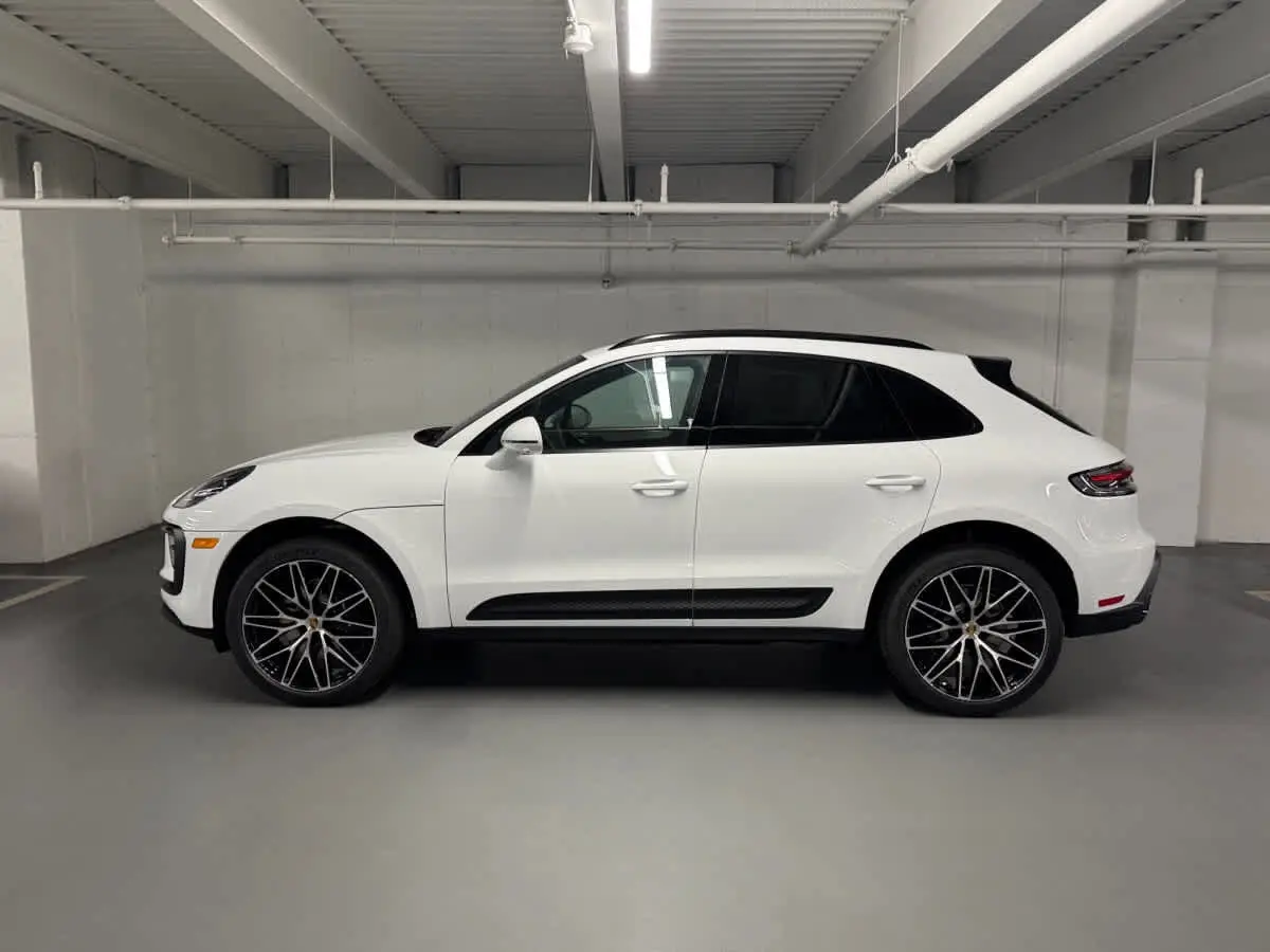 2026 Porsche Macan - Photo 16