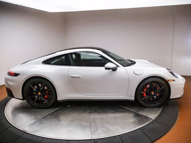 2026 Porsche 911 S - Photo 34
