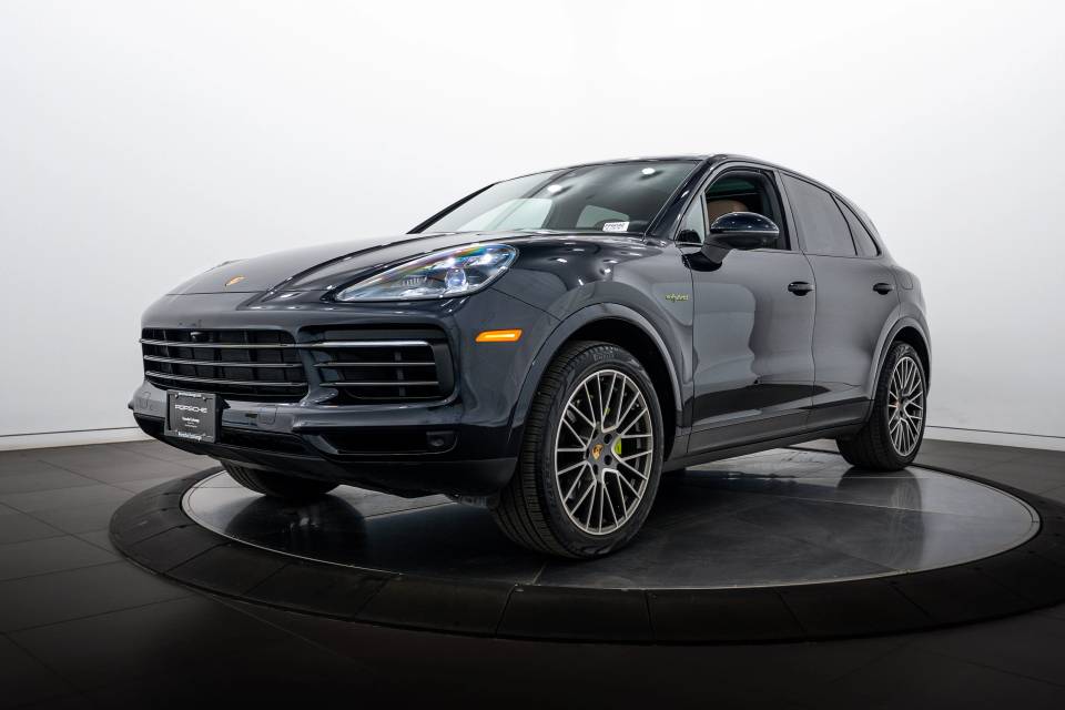 2023 Porsche Cayenne Platinum Edition