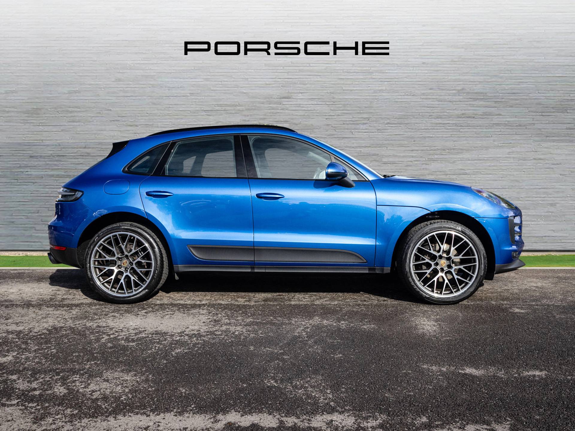 Macan, photo 2 of 44