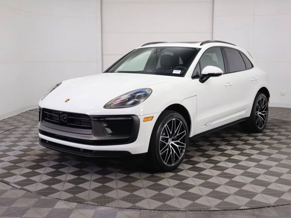 2025 Porsche Macan Base