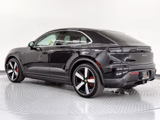 2025 Porsche Macan S - Photo 17