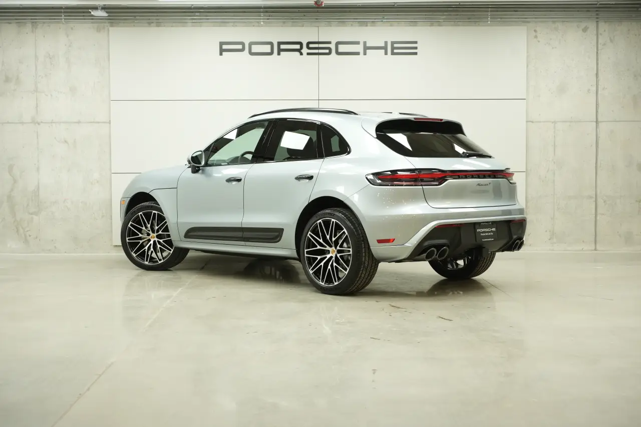 2026 Porsche Macan T - Photo 24