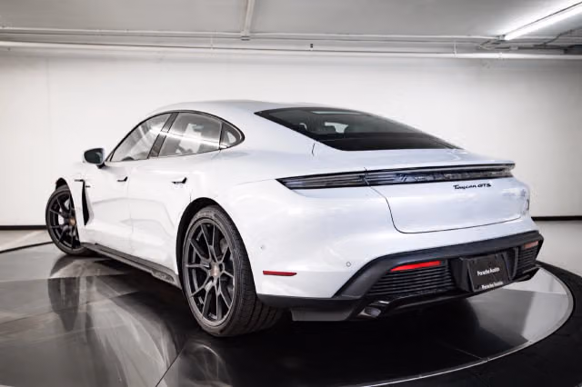 2026 Porsche Taycan GTS - Photo 18