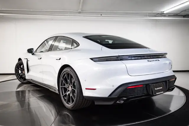 2026 Porsche Taycan GTS - Photo 22