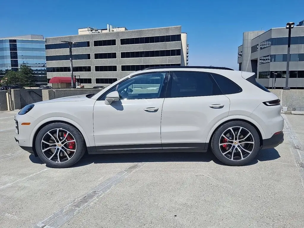 2026 Porsche Cayenne S - Photo 16