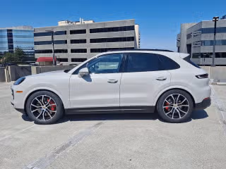 2026 Porsche Cayenne S - Photo 9