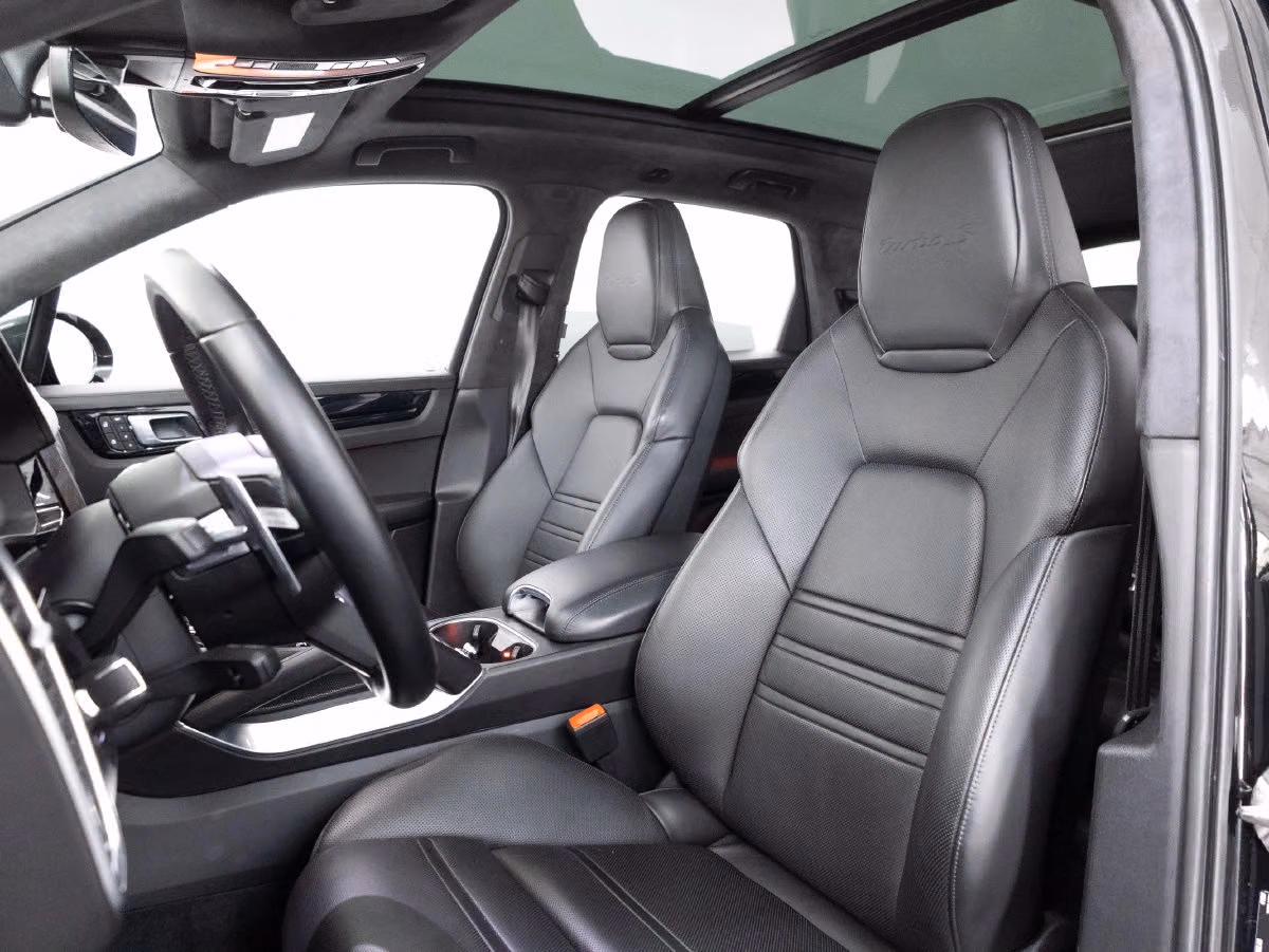2023 Porsche Cayenne Turbo S E-Hybrid - Photo 36