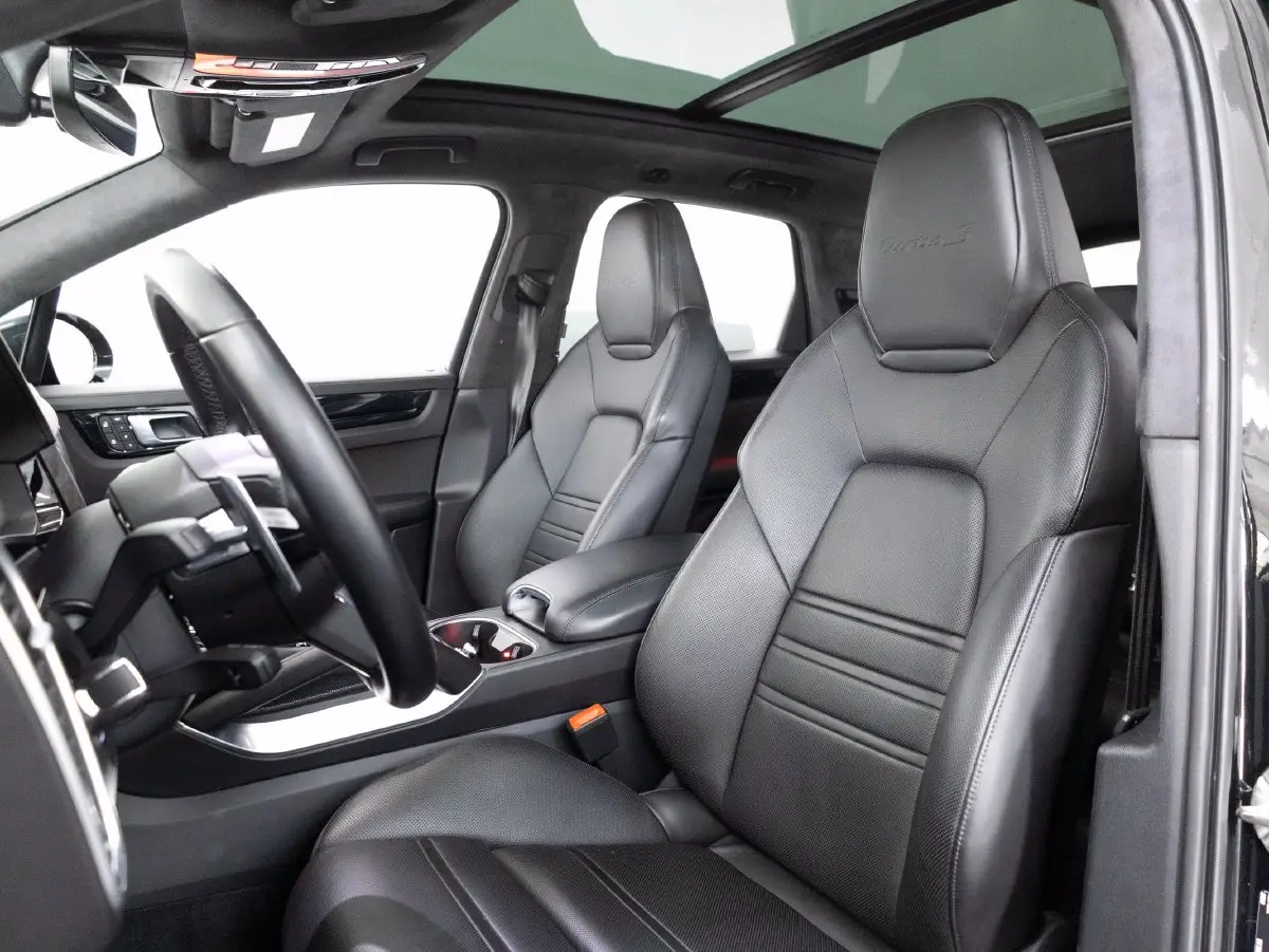 2023 Porsche Cayenne Turbo S E-Hybrid - Photo 40