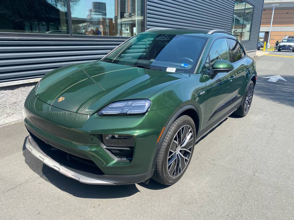 2025 Porsche Macan Base