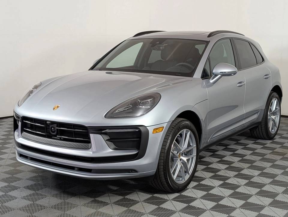 2025 Porsche Macan Base