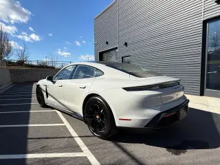 2026 Porsche Taycan GTS - Photo 21