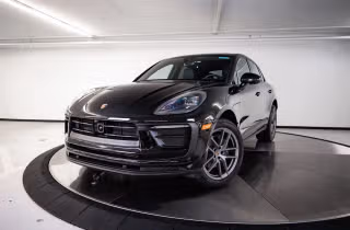 2025 Porsche Macan's photo