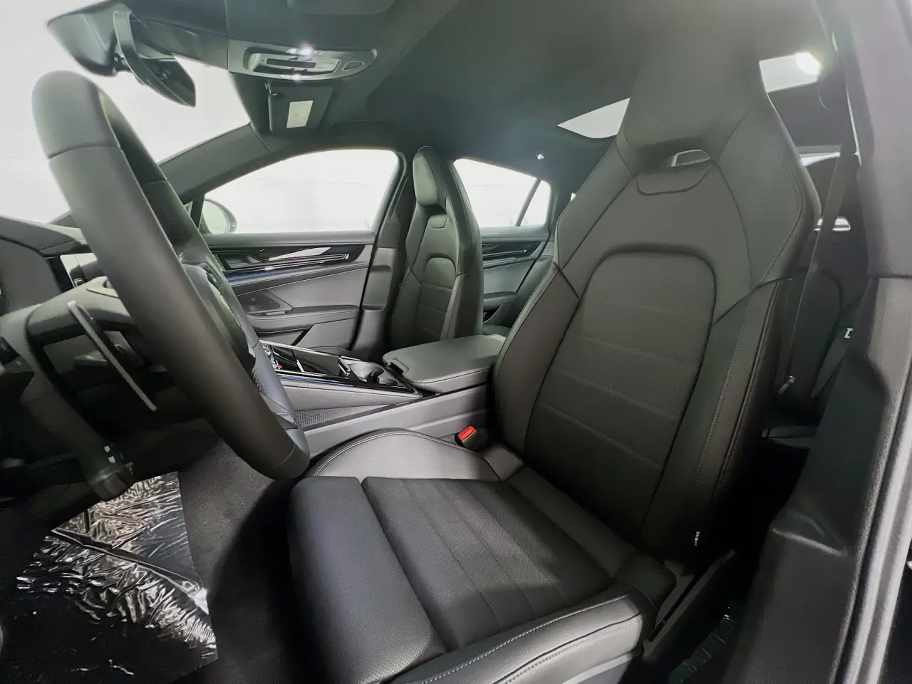 2025 Porsche Panamera 4 E-Hybrid - Photo 40