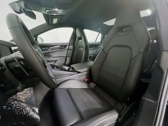 2025 Porsche Panamera 4 E-Hybrid - Photo 38