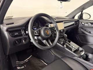 2026 Porsche Macan - Photo 25