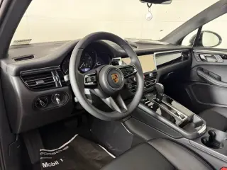 2026 Porsche Macan - Photo 29