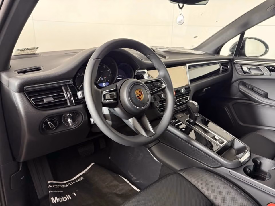 2026 Porsche Macan - Photo 27