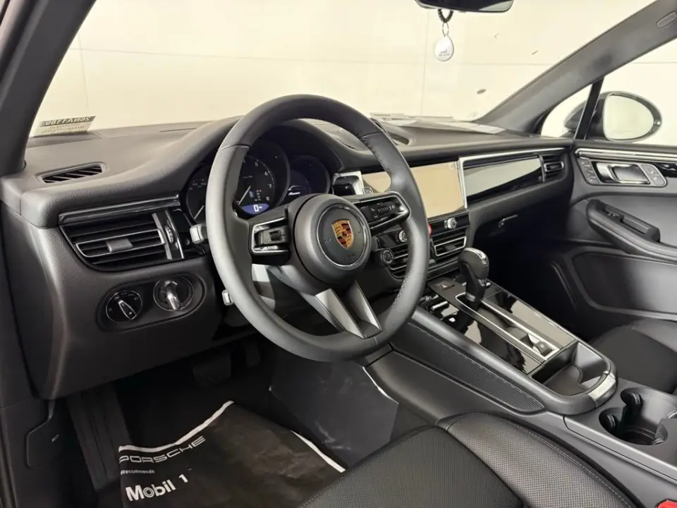 2026 Porsche Macan - Photo 31
