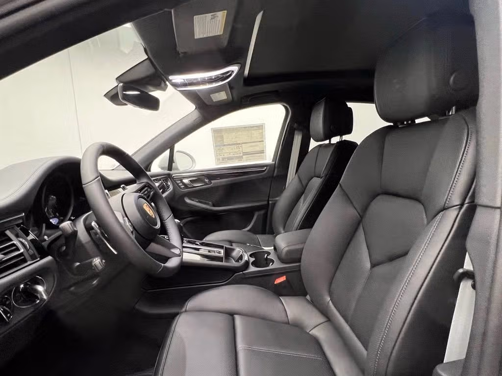 2026 Porsche Macan T - Photo 36