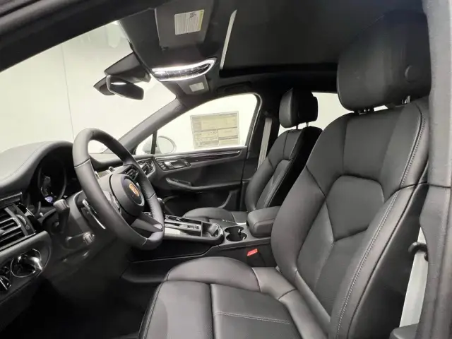 2026 Porsche Macan T - Photo 38