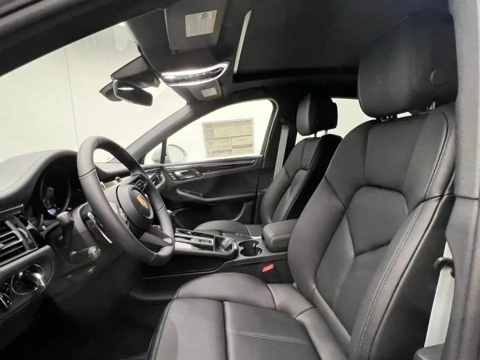 2026 Porsche Macan T - Photo 39