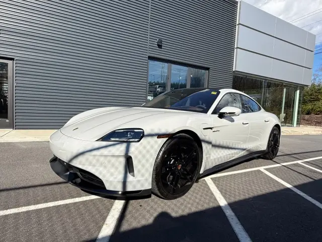 2026 Porsche Taycan GTS - Photo 6
