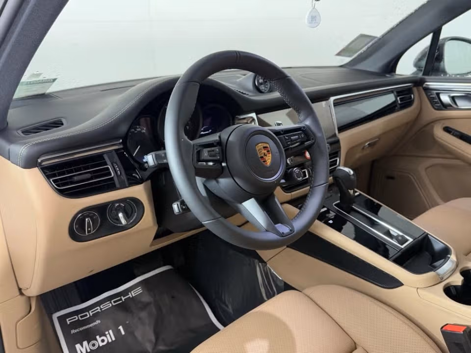 2026 Porsche Macan T - Photo 27