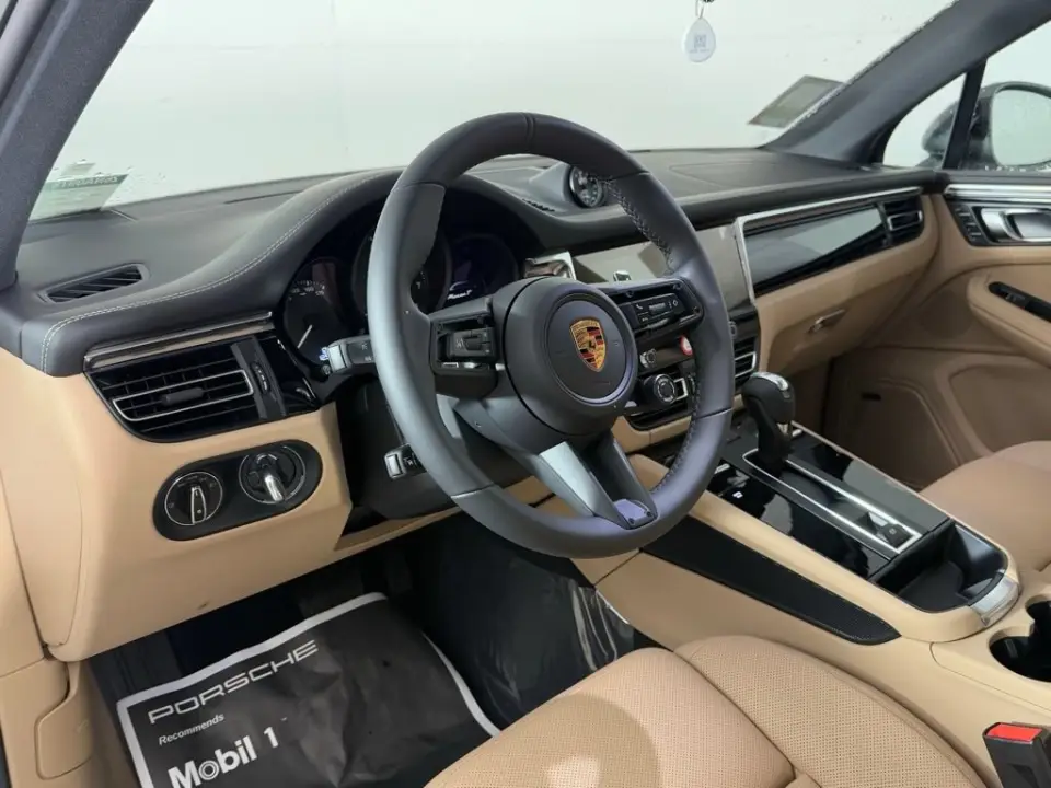 2026 Porsche Macan T - Photo 31