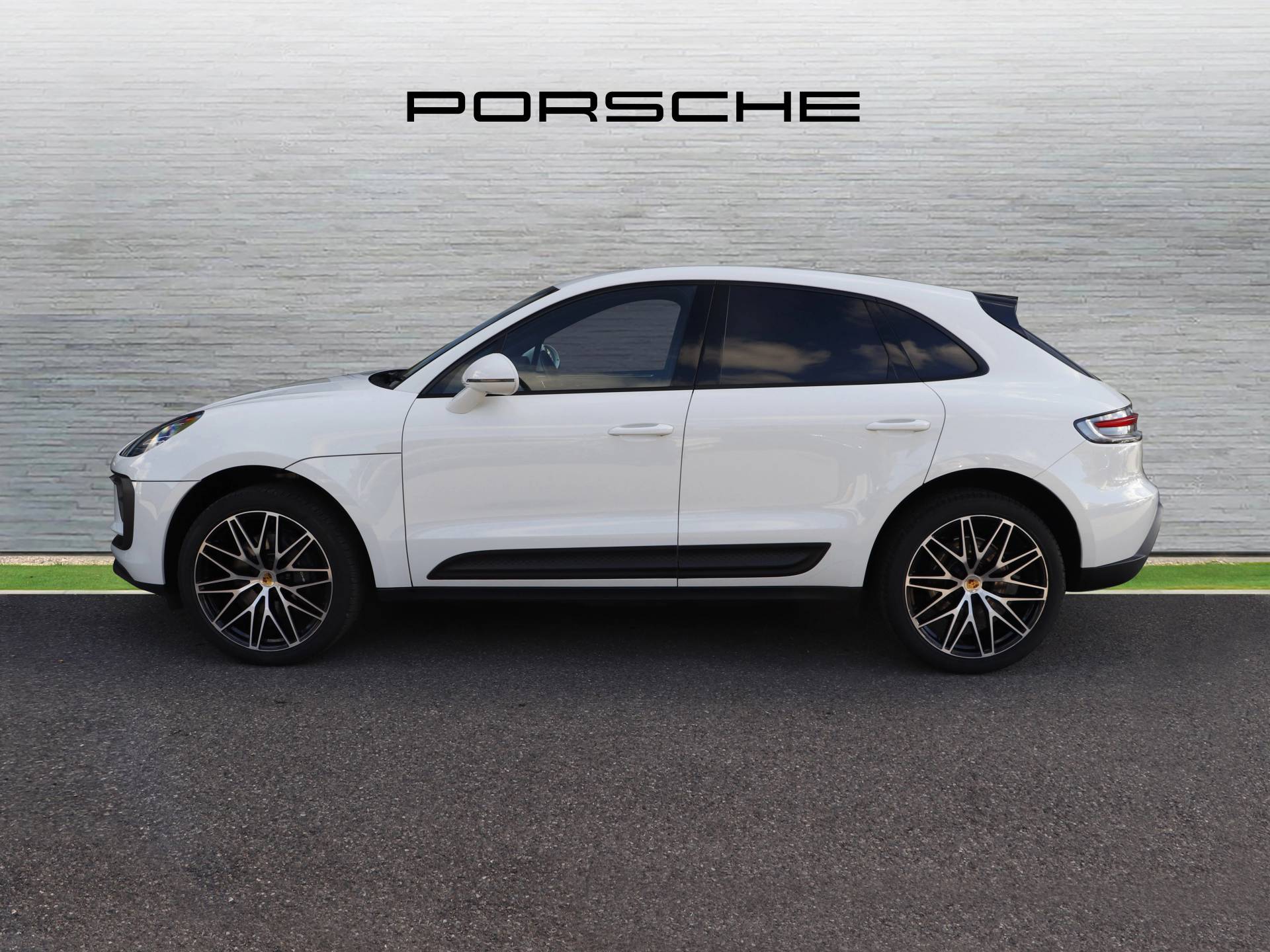 Macan, photo 2 of 41