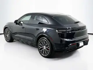 2025 Porsche Macan Turbo Electric - Photo 21