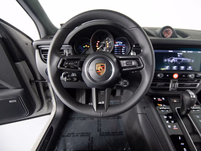 2026 Porsche Macan GTS - Photo 34