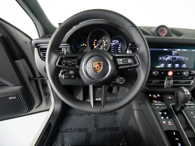 2026 Porsche Macan GTS - Photo 38