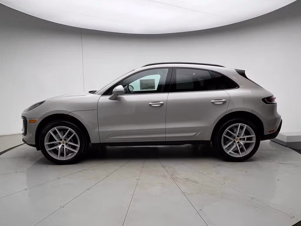 2026 Porsche Macan T - Photo 12