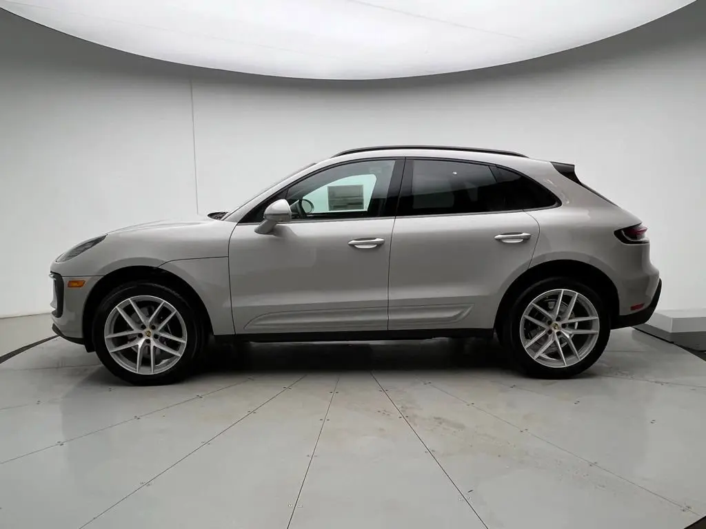 2026 Porsche Macan T - Photo 16