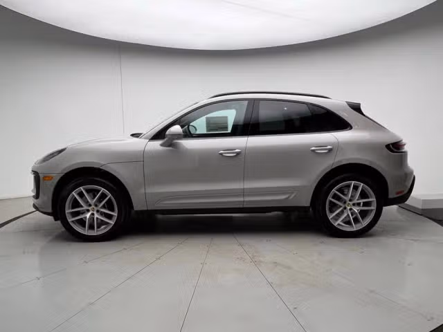 2026 Porsche Macan T - Photo 10
