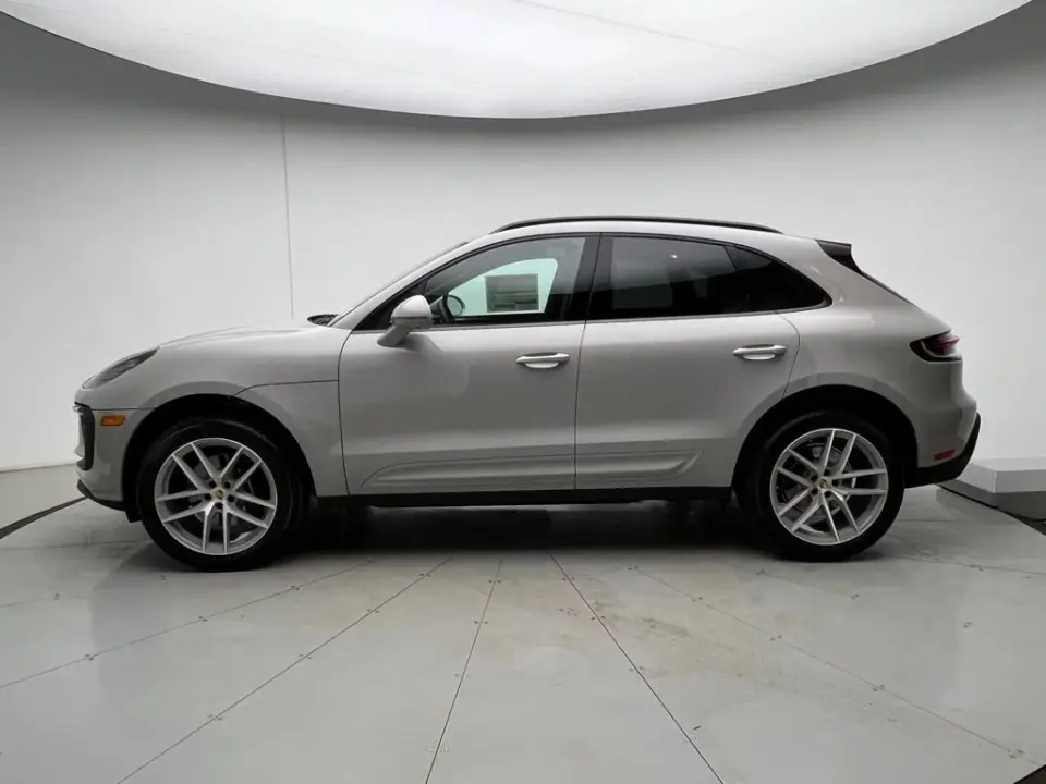 2026 Porsche Macan T - Photo 15
