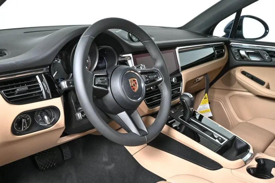 2026 Porsche Macan T - Photo 31