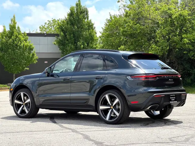 2026 Porsche Macan T - Photo 22