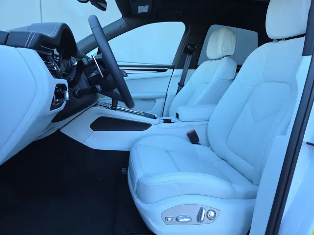2025 Porsche Macan S - Photo 38