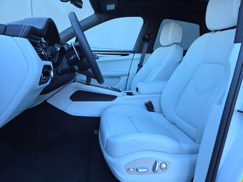 2025 Porsche Macan S - Photo 35