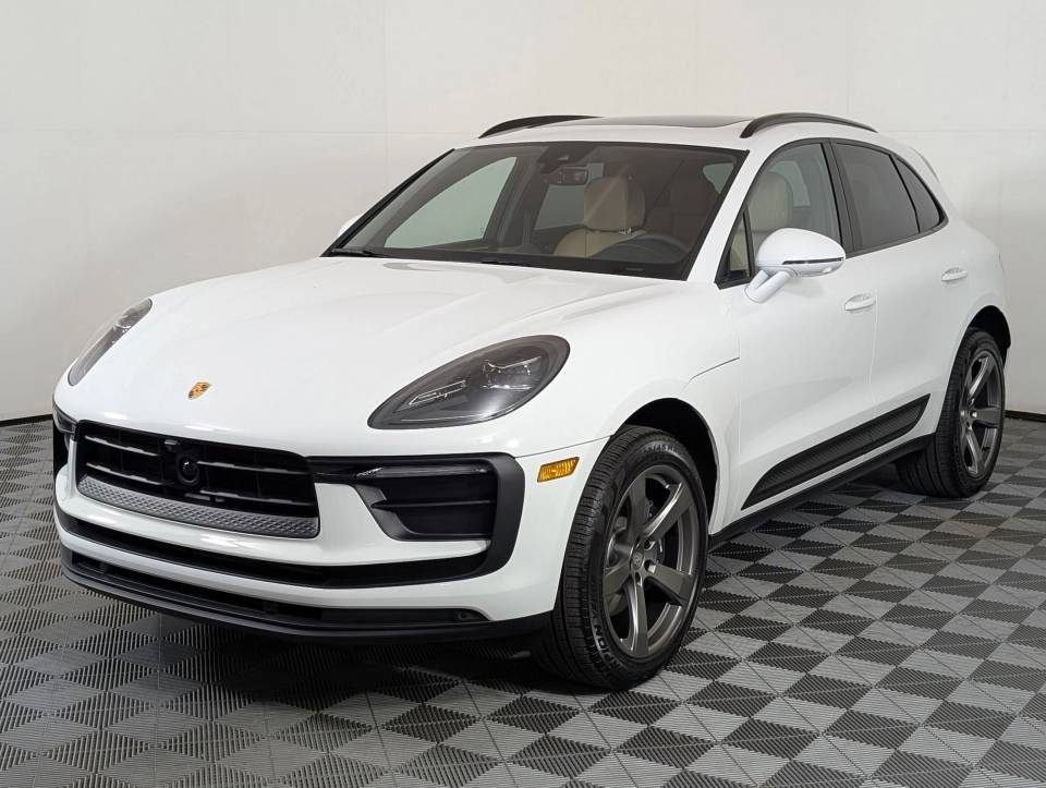 2025 Porsche Macan Base