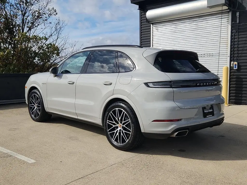 2025 Porsche Cayenne E-Hybrid - Photo 24