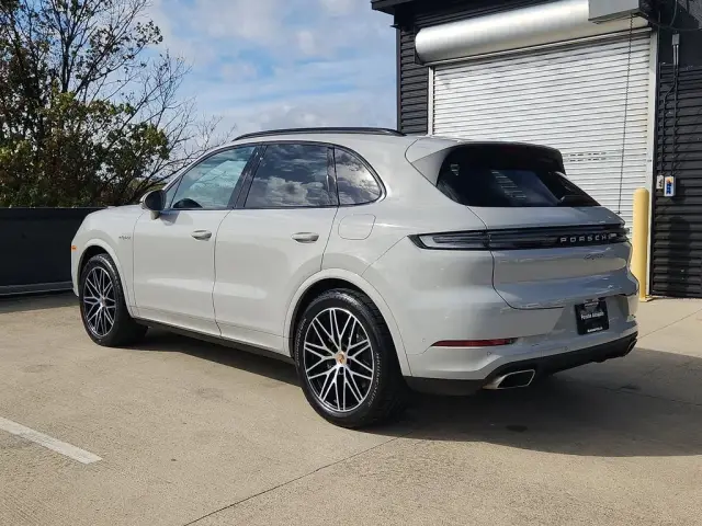 2025 Porsche Cayenne E-Hybrid - Photo 22