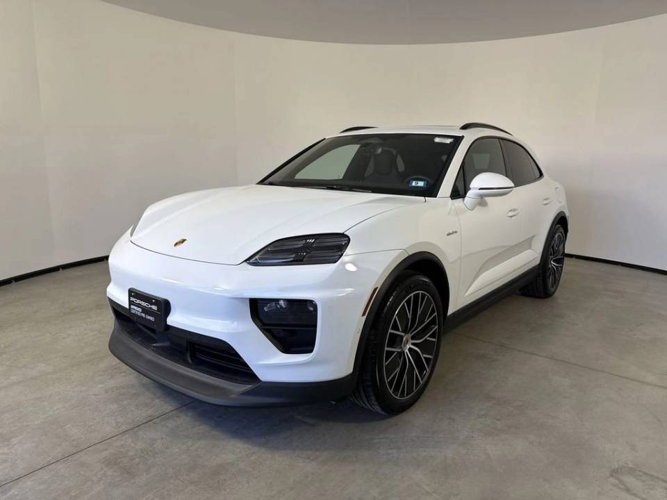 2025 Porsche Macan Base