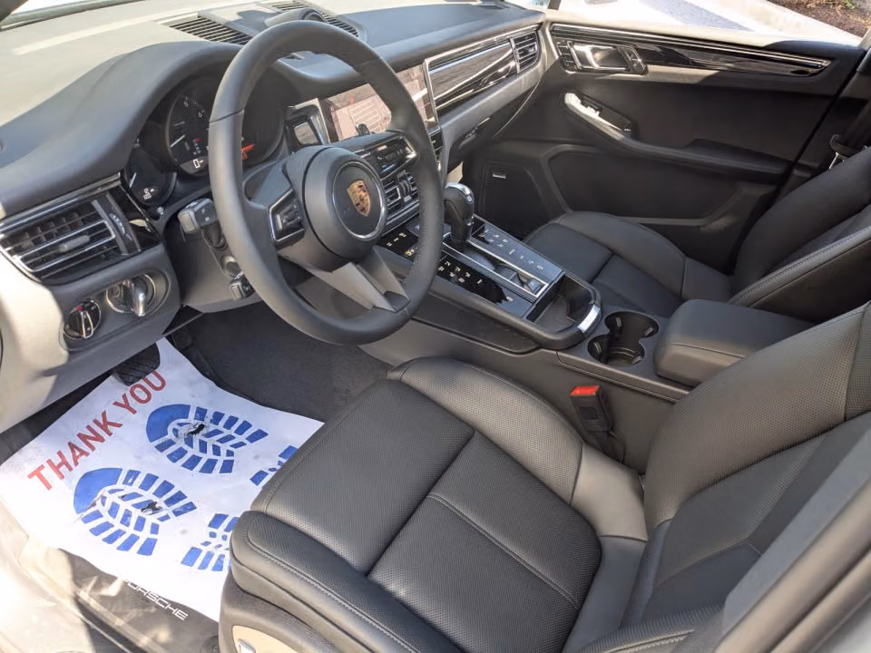 2026 Porsche Macan T - Photo 27